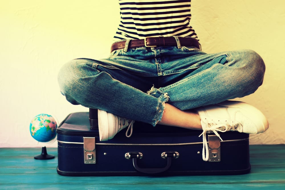 PACKING hacks for her - halve your suitcase with these smart packing hacks for her - together with pdf travel packing list