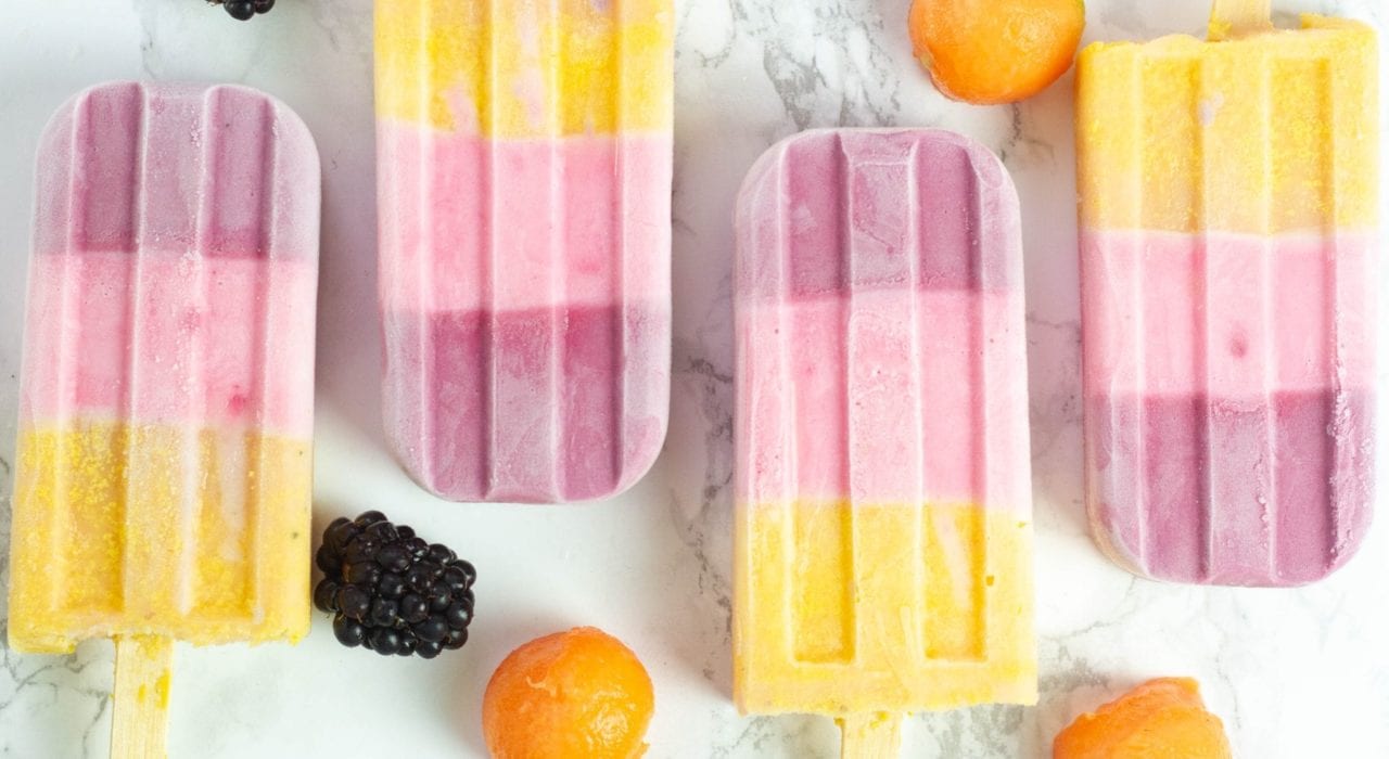 Unicorn popsicles - make these homemade ice lollies into themed unicorn lollies with all natural ingredients and no food dyes