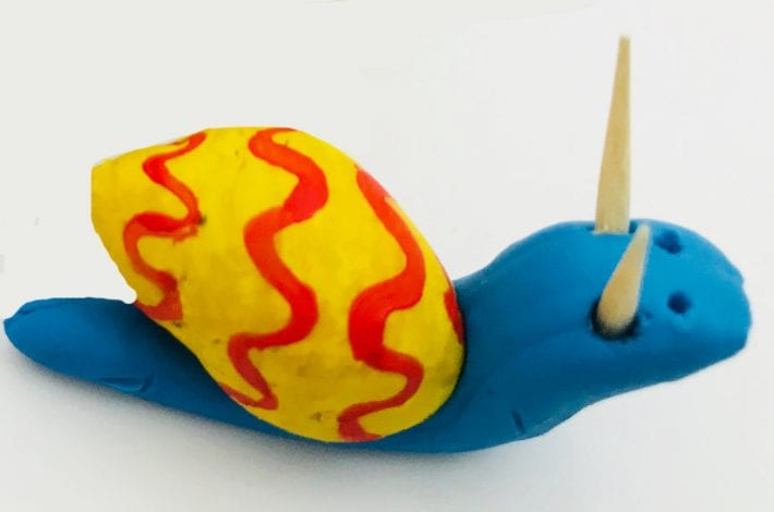 Painted seashell snails - these easy seashell crafts are a great summer craft for kids