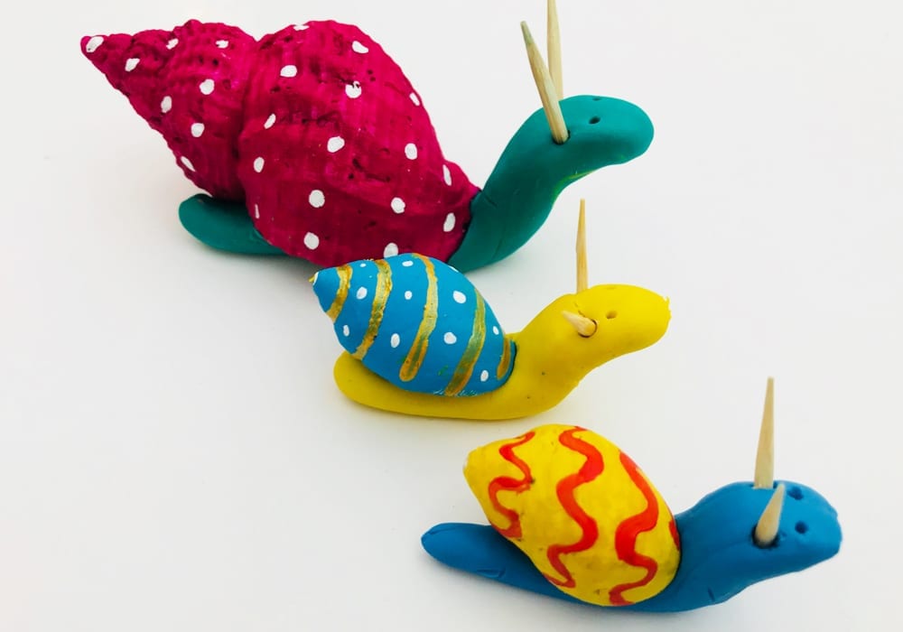 Painted seashell snails - these easy seashell crafts are a great summer craft for kids