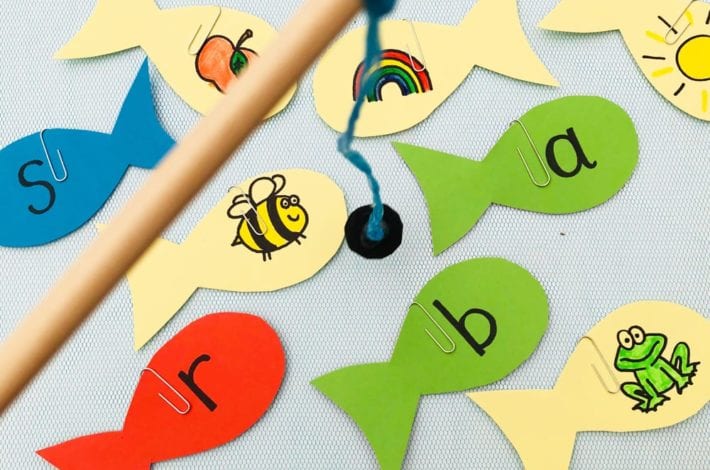 Have fun with phonics with this magnetic phonics fishing game - a great learning game for kids