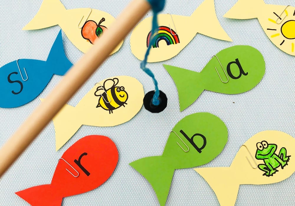 Have fun with phonics with this magnetic phonics fishing game - a great learning game for kids
