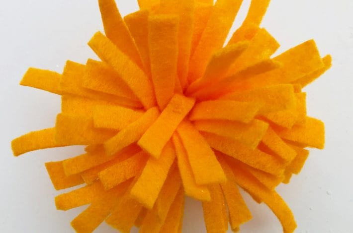 How to make easy diy felt flowers with this no-sew felt flowers craft for kids