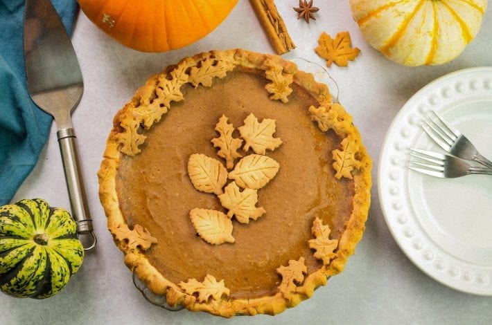 Perfect banana pumpkin pie - make this creamy pumpkin pie as a tasty Halloween or Thanksgiving dessert