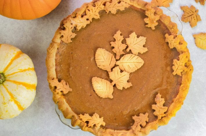 Perfect banana pumpkin pie - make this creamy pumpkin pie as a tasty Halloween or Thanksgiving dessert