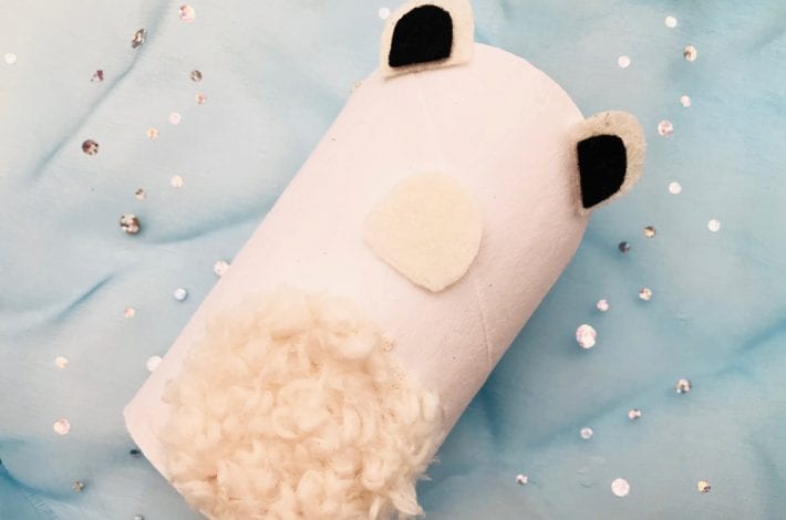 Toilet paper roll polar bear - enjoy making this fun winter craft with the kids this Christmas. A quick and easy holiday activity.