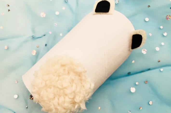 Toilet paper roll polar bear - enjoy making this fun winter craft with the kids this Christmas. A quick and easy holiday activity.