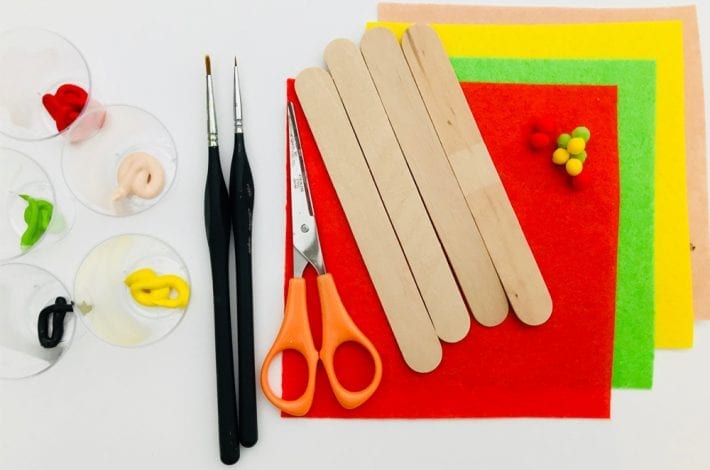 Make this popsicle stick elf craft with the kids this year for some festive crafty fun. A quick and easy activity to enjoy together this winter.