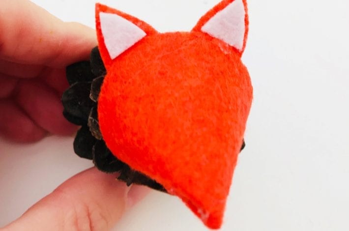 Make this pinecone fox as a great Autumn craft for kids. It's a quick and easy pine cone craft that kids will love this Autumn.