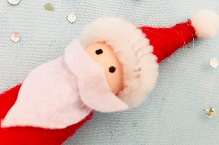 Make these Santa peg dolls as a fun Christmas craft to enjoy with the kids this year. Made with dolly pegs, felt, paint and glue.