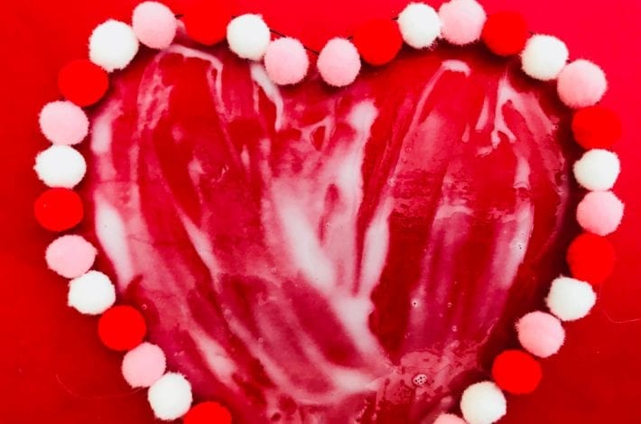 How to make these 3D Valentines day pom pom cards - a quick and easy Valentines craft that even toddlers and young kids can enjoy