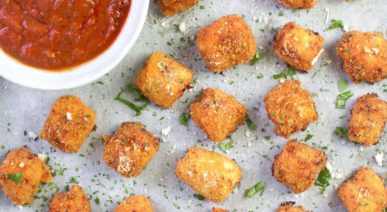 Chicken Parmesan bites - cheesy chicken pieces stuffed with mozzarella and cooked in marinara sauce - great for family dinners and kids meals