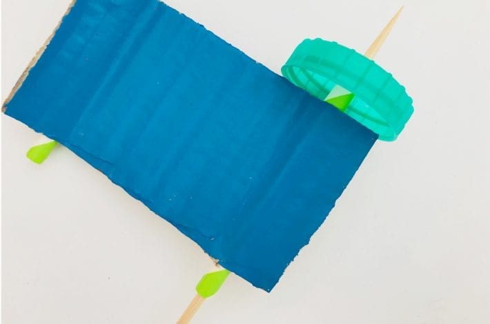Balloon powered race car - make this great toilet roll balloon car racers and have fun with this science experiment for kids - easy kids craft and project