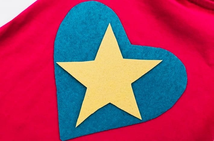 These no-sew superhero capes are genius. Make them as a fun kids craft at home for dressing up or school costumes. A great superhero t-shirt cape to make in minutes.