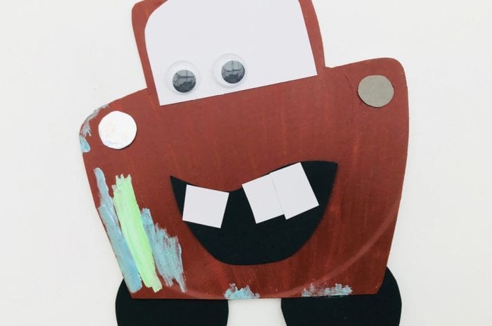 Lightning McQueen craft with paper plates - make this fun and easy paper plate craft with the kids of all the Disney Pixar Cars movie characters