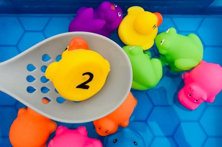 Fishing for numbers game - teach your toddler how to count to 10. A great playtime learning activity for preschoolers