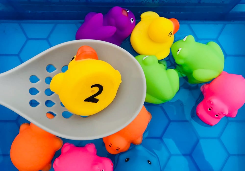 Fishing for numbers game - teach your toddler how to count to 10. A great playtime learning activity for preschoolers