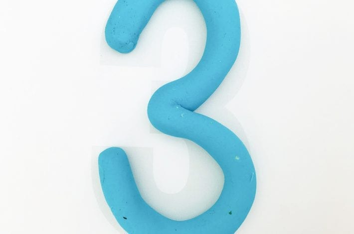 Teaching numbers to toddlers with these number playdough mats - learn first numbers and numeracy skills with numbers to 10