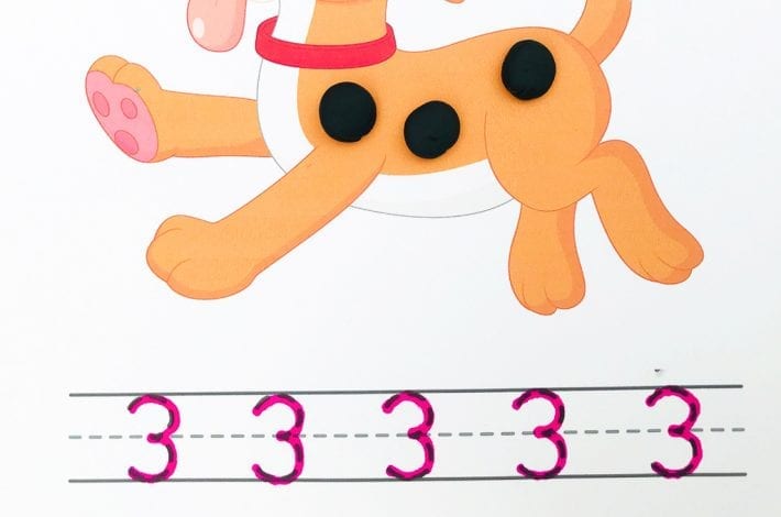 Teaching numbers to toddlers with these number playdough mats - learn first numbers and numeracy skills with numbers to 10