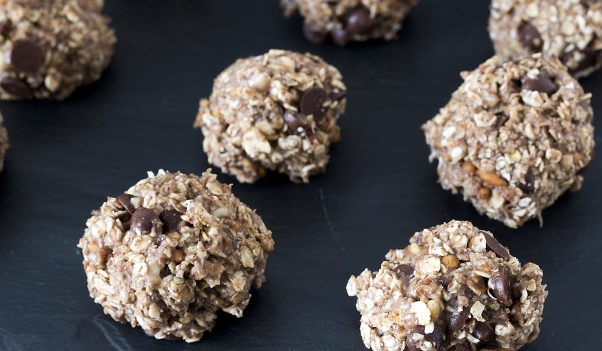 Banana energy balls - peanut butter and banana energy bites - no bake breakfast cookies with oats peanut butter and banana