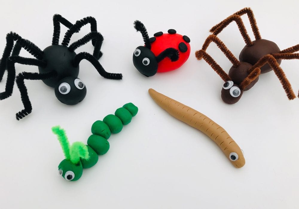 Minibeast Activities with Playdough | Playtime Learning | Mas & Pas