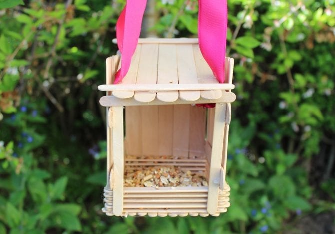 3 easy DIY homemade hanging birdfeeders - make birdhouses at home to hang in the garden as a fun kids craft and activity