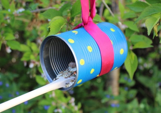 3 easy DIY homemade hanging birdfeeders - make birdhouses at home to hang in the garden as a fun kids craft and activity