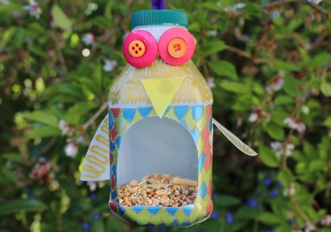 3 easy DIY homemade hanging birdfeeders - make birdhouses at home to hang in the garden as a fun kids craft and activity