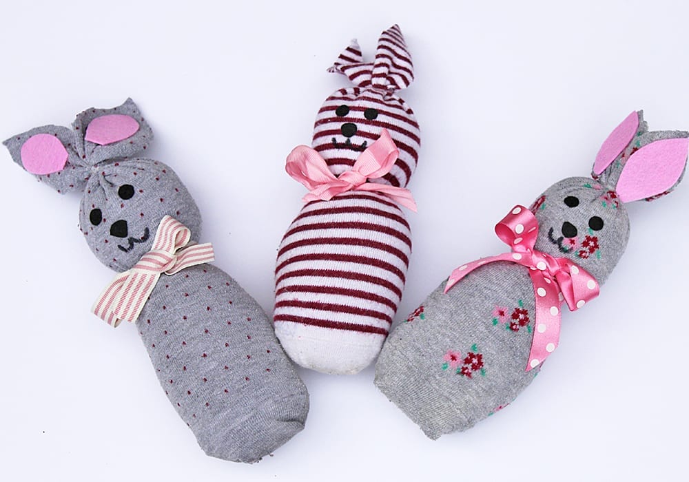 No Sew Sock Bunnies - Sock Animals - make easter bunny puppets using just socks and glue