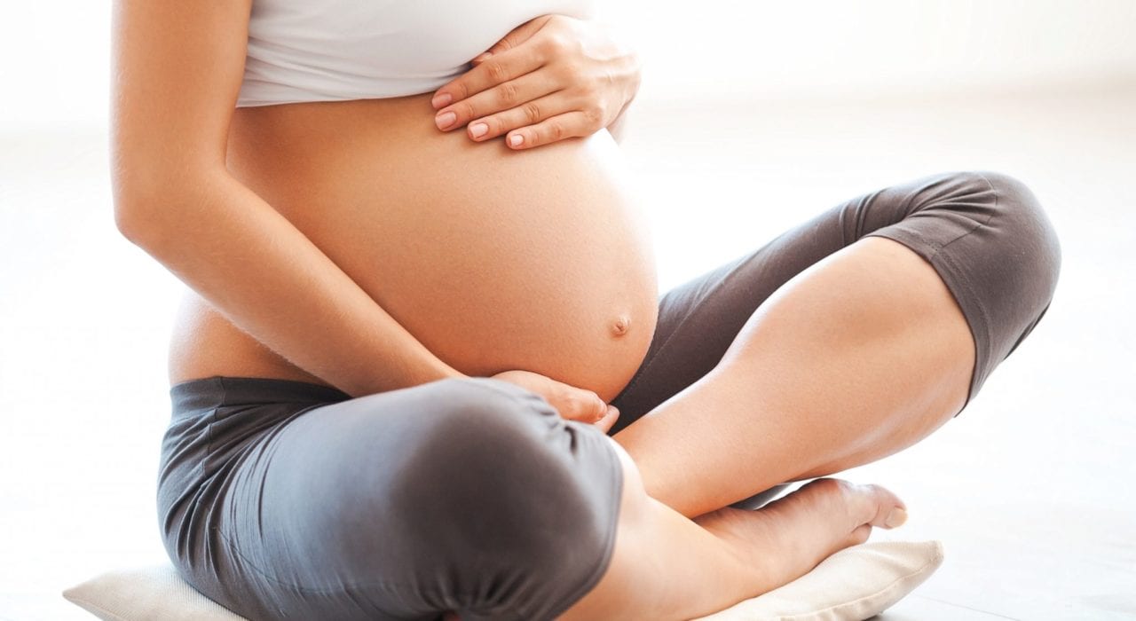Hatch mama belly oil review - Hatch mama belly oil versus mamamio tummy rub oil - pregnancy stretch mark oils reviewed and compared