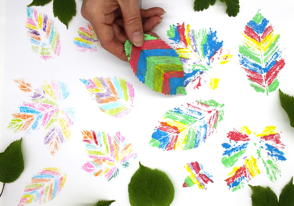 Leaf printing - two ways - make leaf print paintings with felt pens or paints