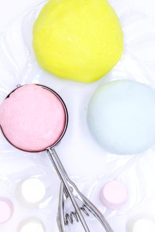 Edible marshmallow playdough - make easy 3 ingredient edible playdough - great toddler activity