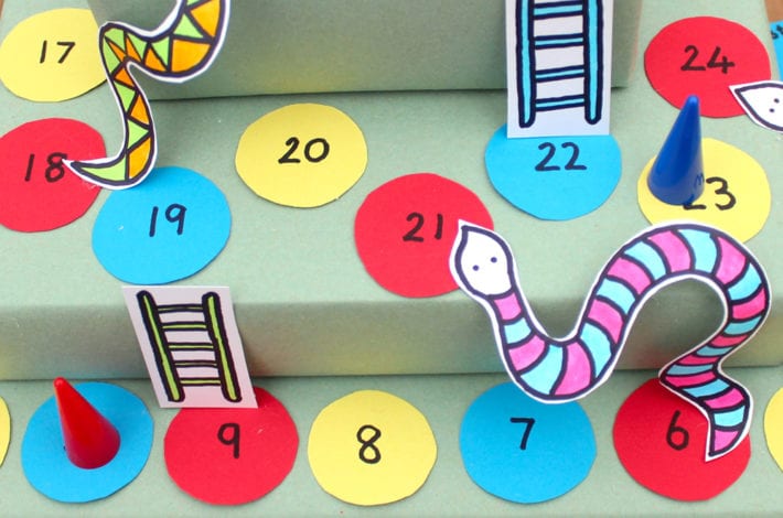 Playing the Online Snakes and Ladders 3D Board game